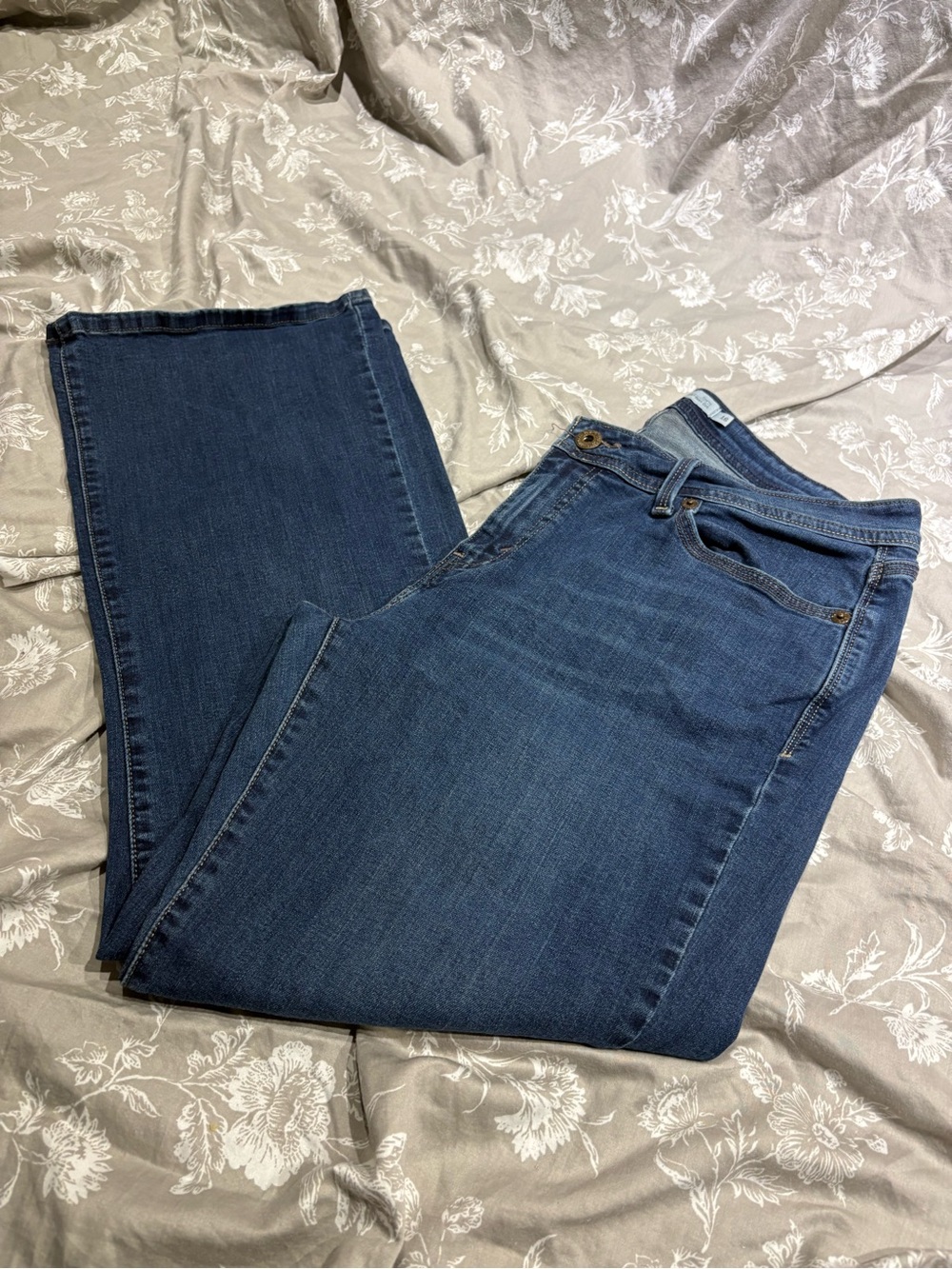 Levi’s curvy bootcut jeans 16